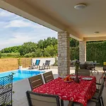 Villa Beautiful Casa Nova With Pool In Brtonigla