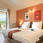 Beautiful Casa Nova With Pool In Villa *