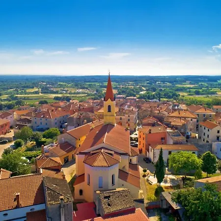 Beautiful Casa Nova With Pool In Villa