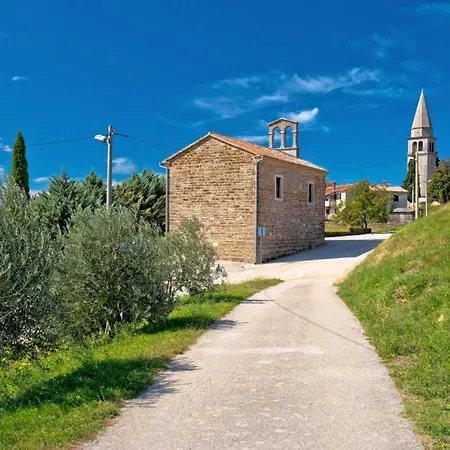 Beautiful Casa Nova With Pool In Villa