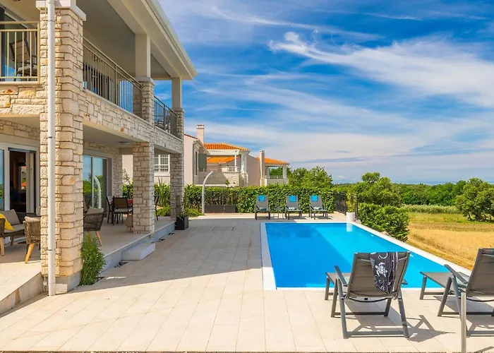 Beautiful Casa Nova With Pool In וילה *