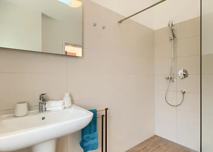 Beautiful Casa Nova With Pool In * ברטוניגלה