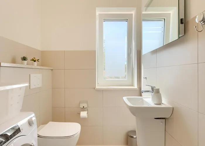 Beautiful Casa Nova With Pool In ברטוניגלה