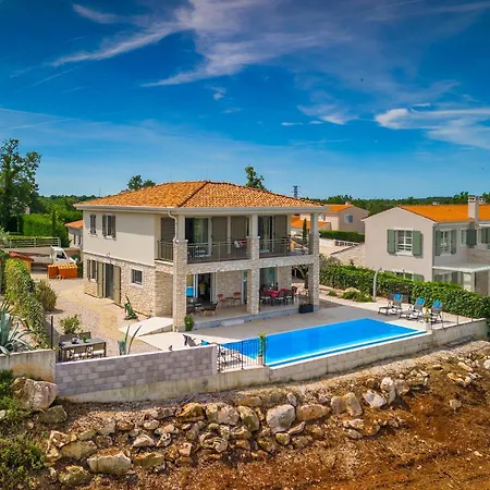 Beautiful Casa Nova With Pool In * Brtonigla