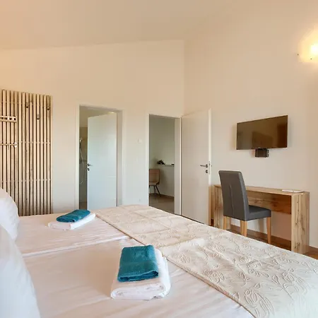 Beautiful Casa Nova With Pool In Brtonigla
