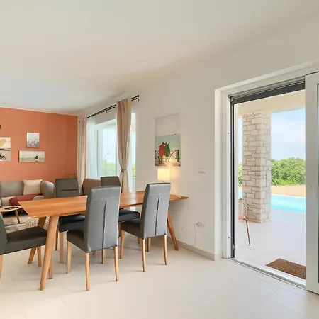 Beautiful Casa Nova With Pool In Villa Brtonigla