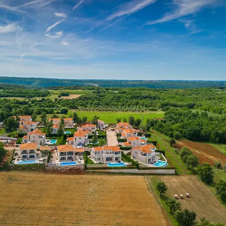 Beautiful Casa Nova With Pool In * Brtonigla