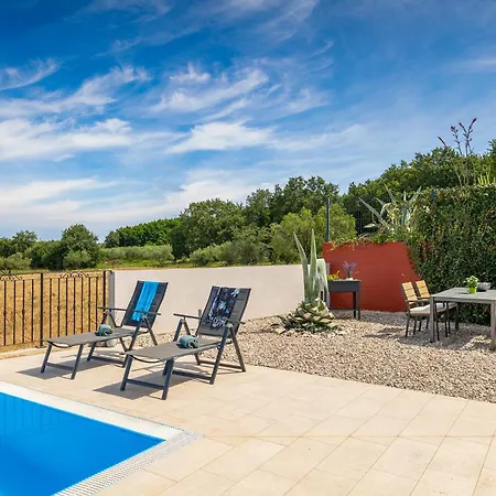 Beautiful Casa Nova With Pool In * Brtonigla