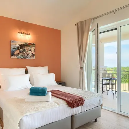 Vila Beautiful Casa Nova With Pool In *