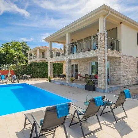 Willa Beautiful Casa Nova With Pool In