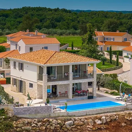 Vila Beautiful Casa Nova With Pool In