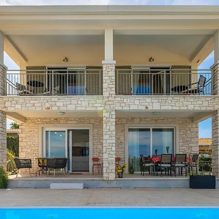 Beautiful Casa Nova With Pool In
