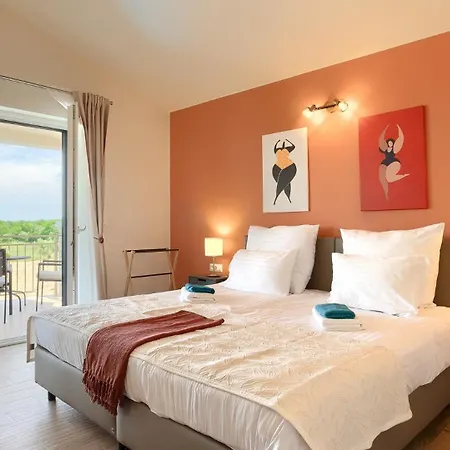Beautiful Casa Nova With Pool In Willa *